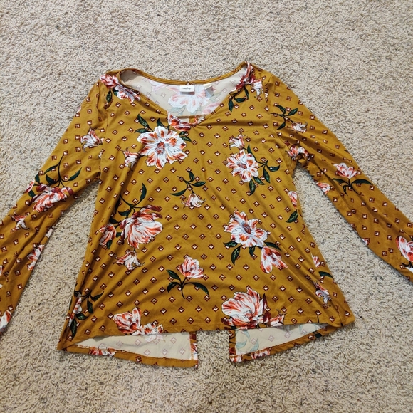 Daytrip XL Mustard Floral Split Back Top - Picture 1 of 4